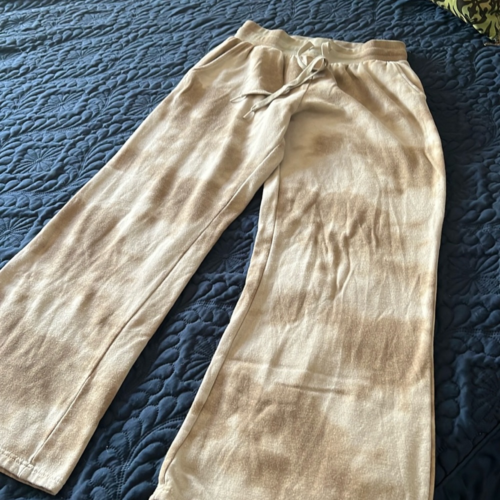 (#10) Multiple pieces. Women wide leg tie dye sweat pants.